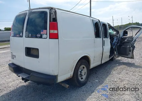 2011 Chevrolet Express 2500 Work Van z USA, uszkodzony, nr VIN 1GCWGFBA8B1137120